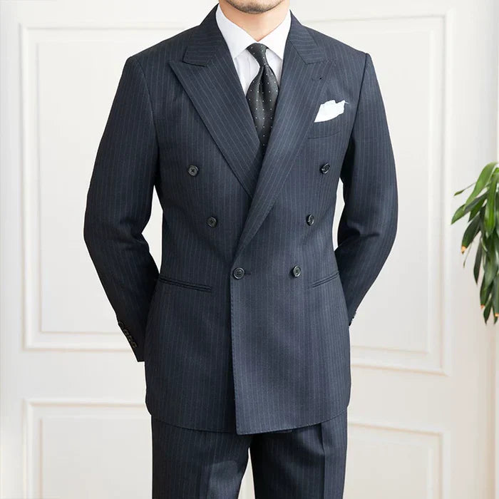 Blazer azul de risca de giz com abotoamento duplo