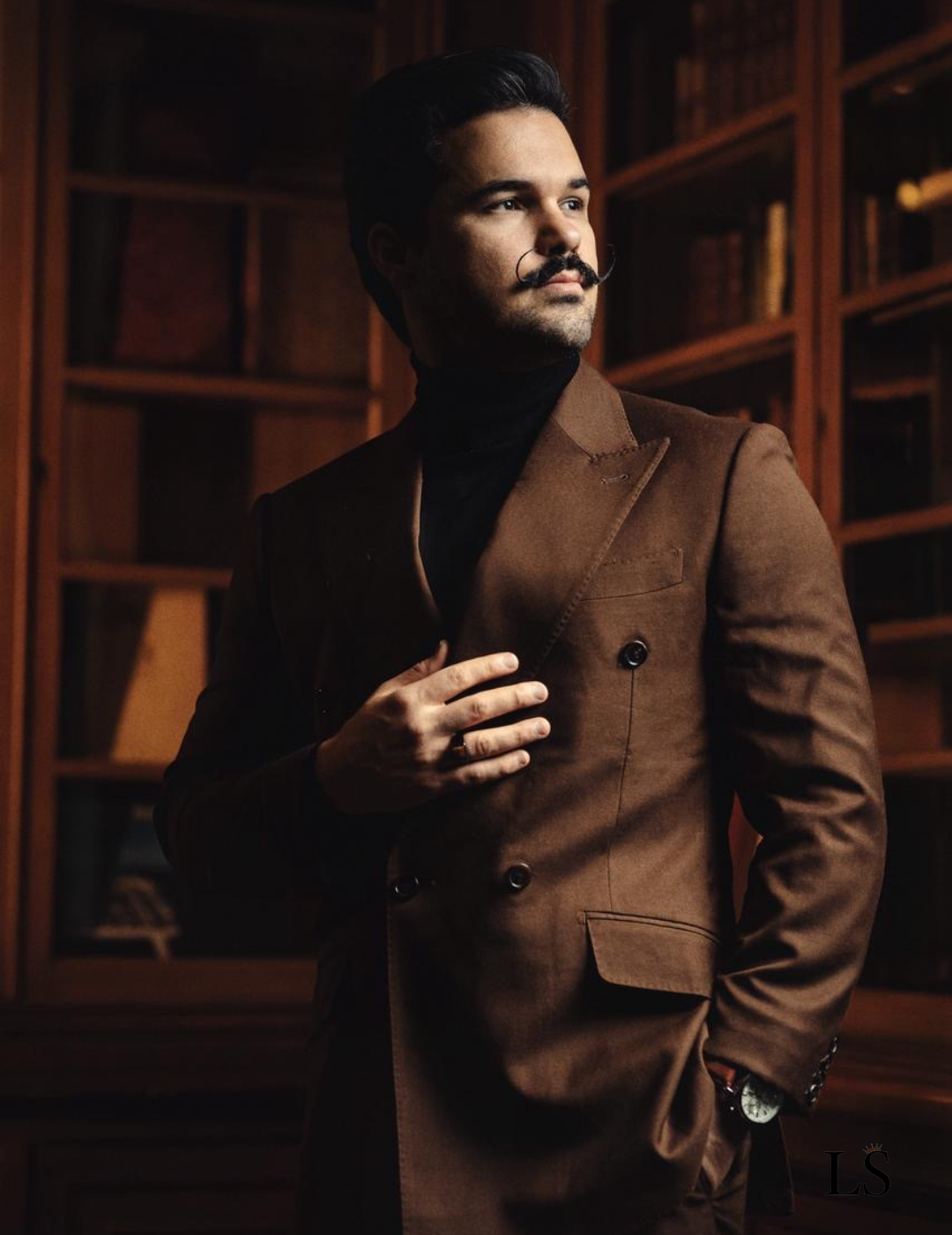 Traje marrón de boloña superpuesto