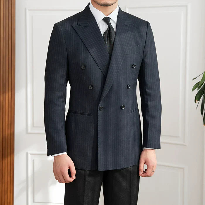 Blazer azul de risca de giz com abotoamento duplo